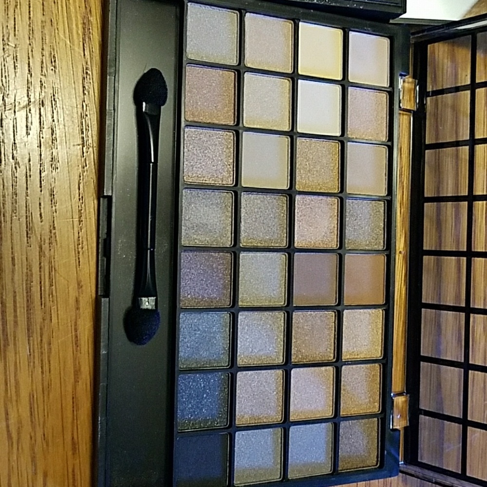 E.l.f eyeshadow bundle - Picture 3 of 3